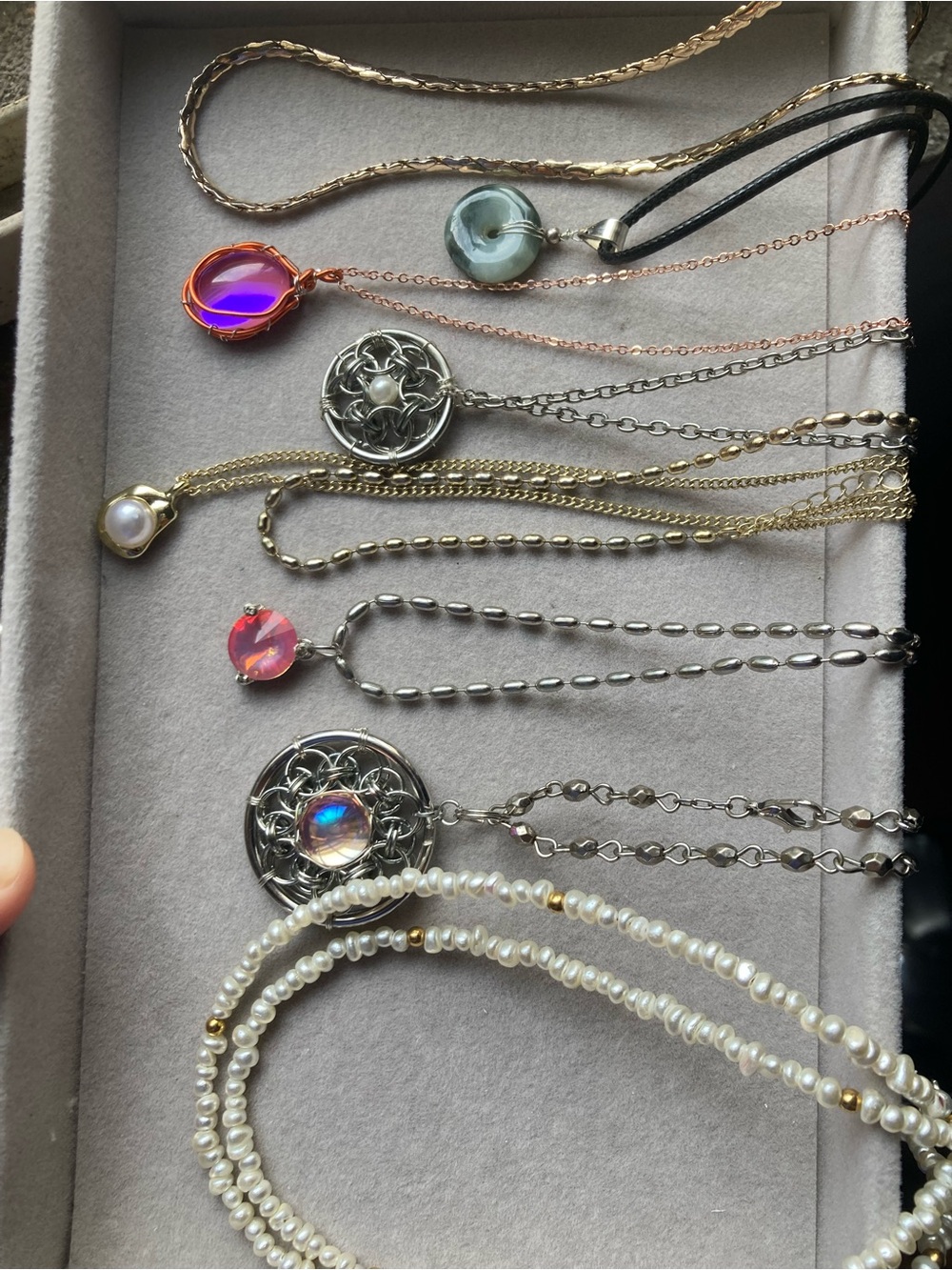 Mixed Jewelry Necklace Lot – Pearls, Iridescent & Vintage-Inspired